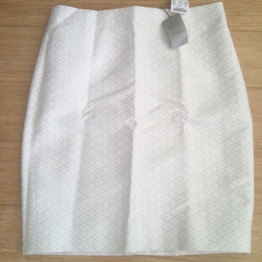 NWT J. Crew - Size 2P - Ikat Ivory Pencil Skirt